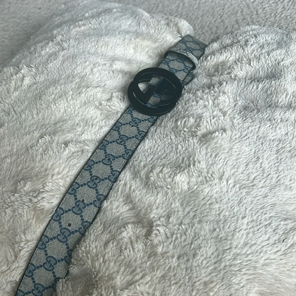 Gucci‎ black Matte buckle belt size 44 color blue/cream